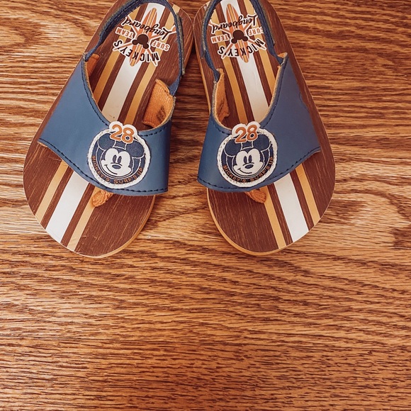 Mickey Mouse Flip Flops Toddle Size 8 - Picture 2 of 7